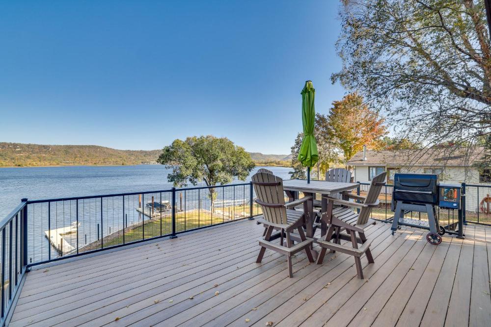 Dock and Views Waterfront Home in Wabasha!